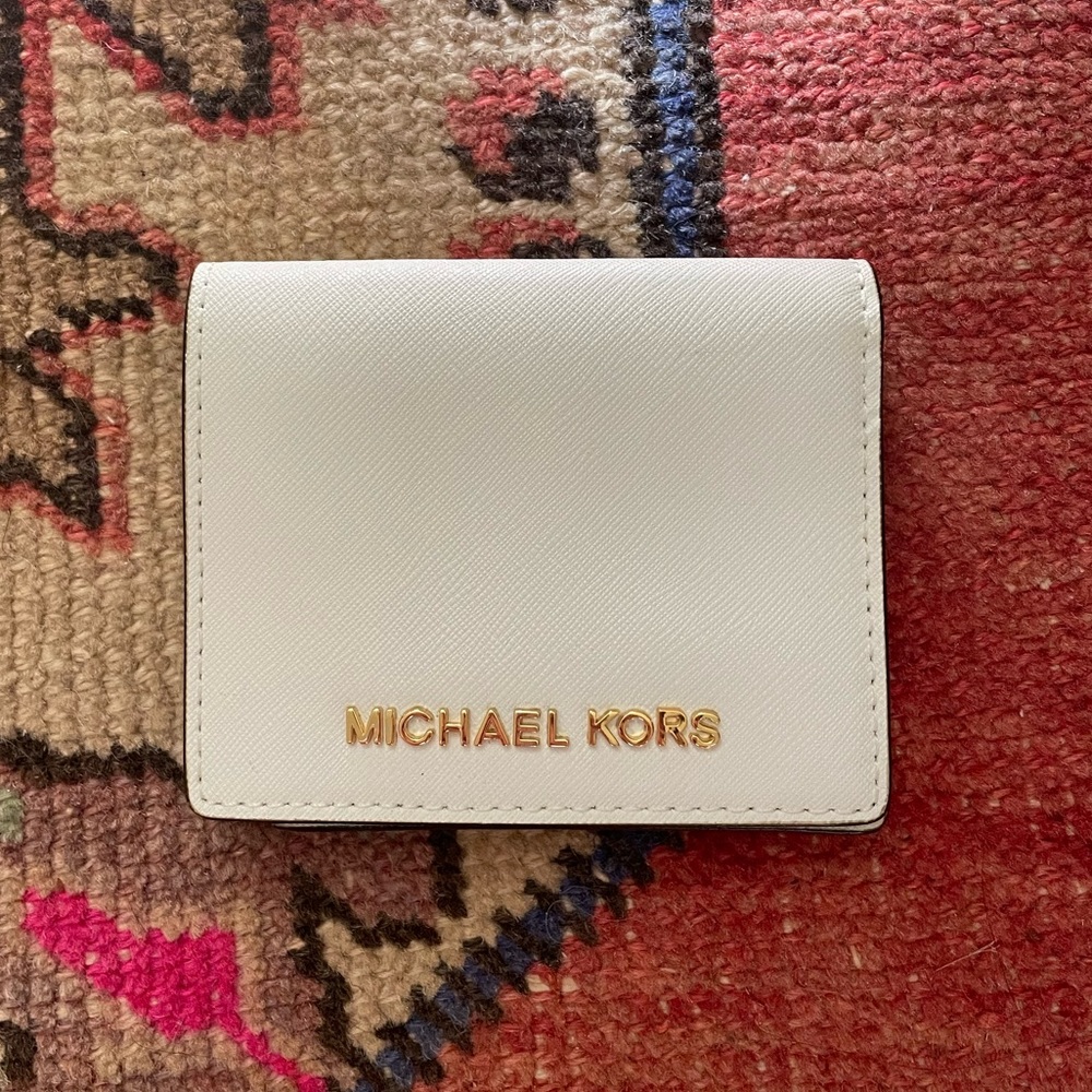 Never used authentic Michael Kors Jet set travel flap card holder in white.